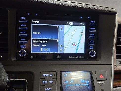 Used 2019 Toyota Sienna Limited image 15