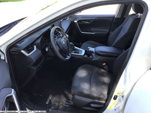 Used 2019 Toyota RAV4 XLE FWD image 7