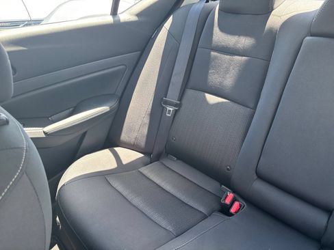 Used 2025 Nissan Altima 2.5 SV FWD image 39
