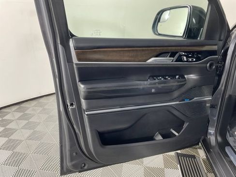 Certified 2022 Jeep Grand Wagoneer Series II w/ Convenience Group III AWD/4WD image 16