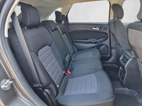 Used 2019 Ford Edge SE FWD image 18