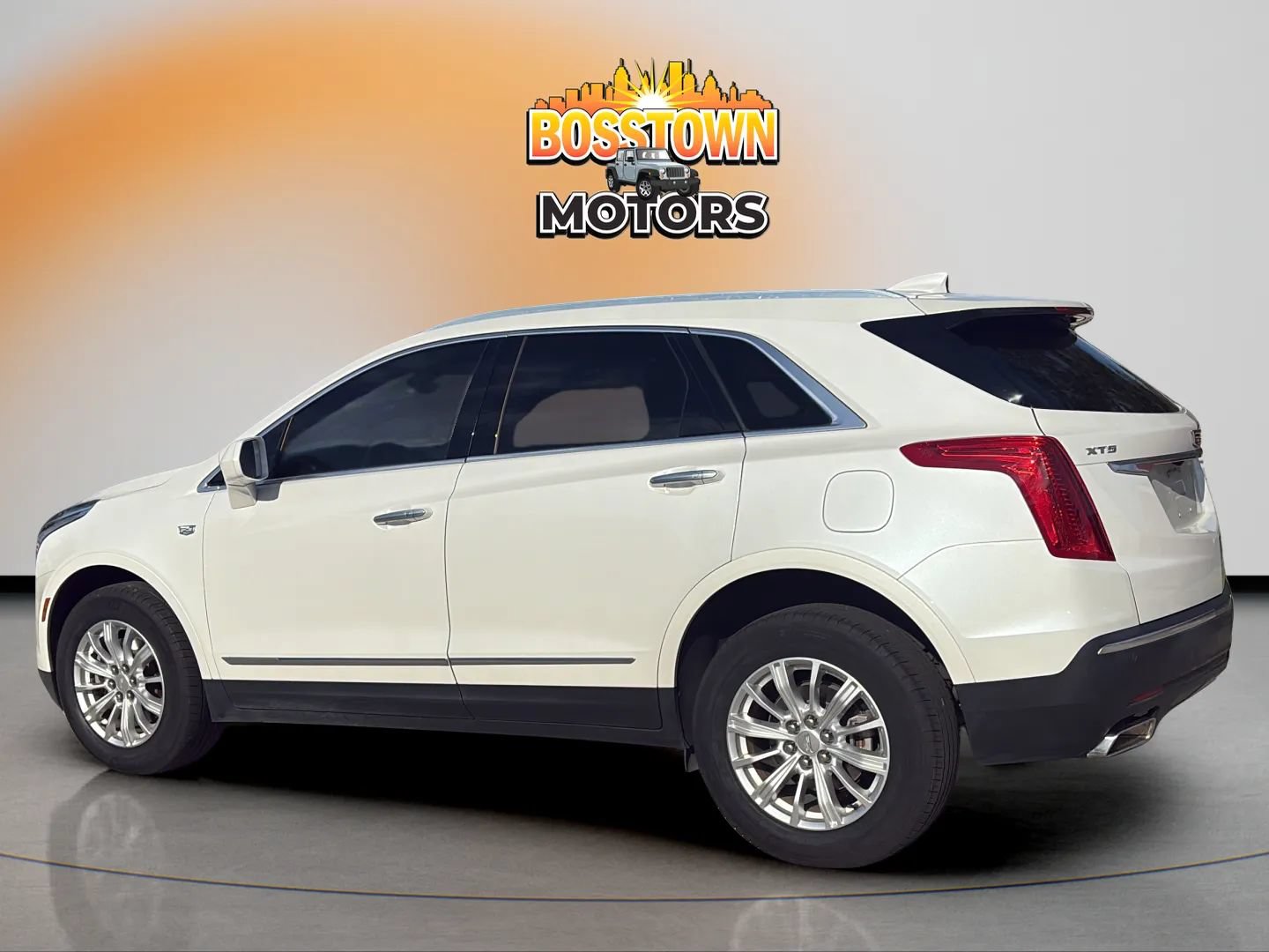 Used 2018 Cadillac XT5 FWD image 4