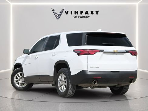 Used 2023 Chevrolet Traverse LS FWD image 2