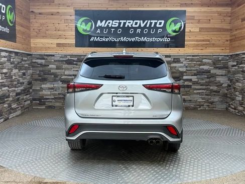 Used 2022 Toyota Highlander XSE AWD/4WD image 9