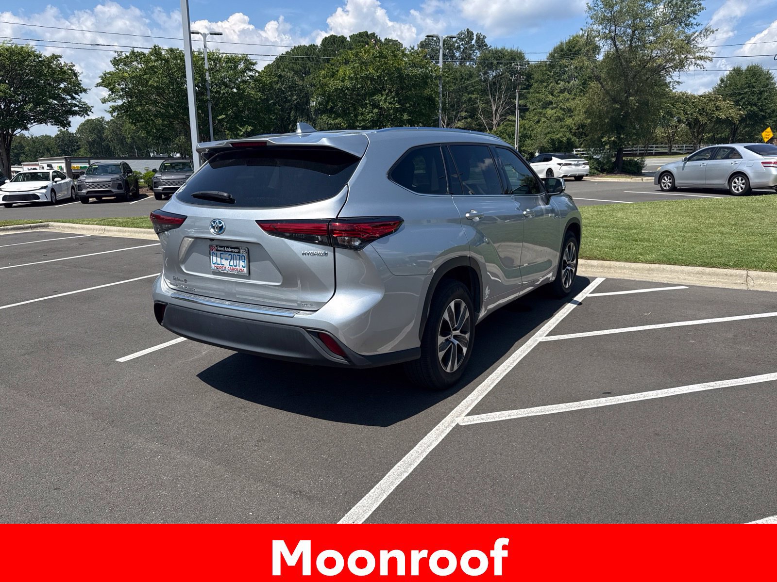 Used 2021 Toyota Highlander XLE FWD image 9