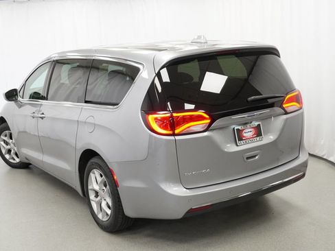 Certified 2019 Chrysler Pacifica Touring Plus w/ Tire & Wheel Group FWD image 19