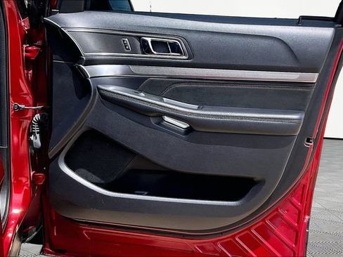 Used 2019 Ford Explorer XLT w/ Equipment Group 202A AWD/4WD image 19
