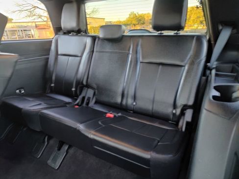 Used 2021 Ford Expedition XLT image 5