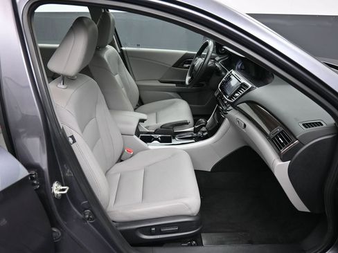 Certified 2017 Honda Accord EX-L image 25