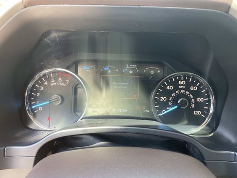 Used 2019 Ford F150 Lariat w/ Equipment Group 502A Luxury AWD/4WD image 29
