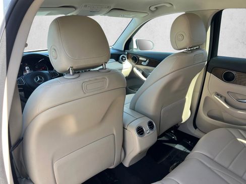 Used 2019 Mercedes-Benz GLC 300 4MATIC image 19