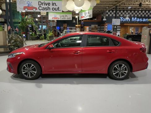 Used 2023 Kia Forte LXS w/ LXS Technology Package FWD image 17