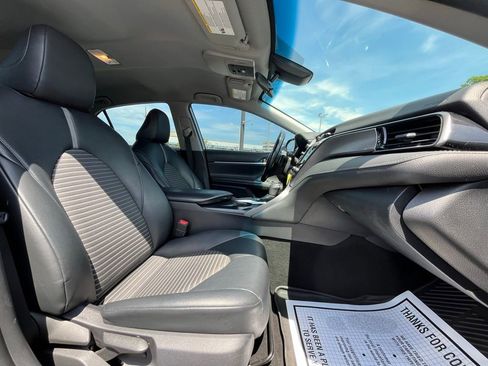 Used 2019 Toyota Camry SE FWD image 24