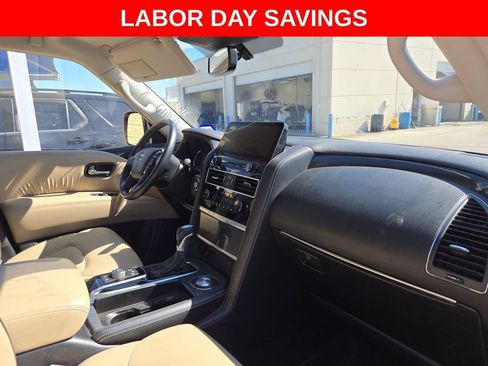 Used 2022 Nissan Armada SV w/ SV Appearance Package RWD image 12