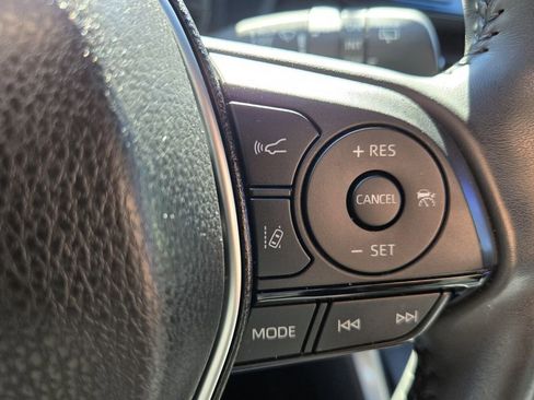 Used 2024 Toyota Venza XLE image 24