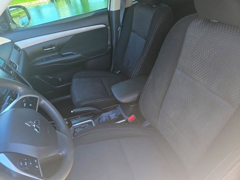 Used 2018 Mitsubishi Outlander ES FWD image 15