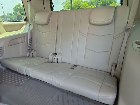 Used 2020 Cadillac Escalade Luxury RWD image 12