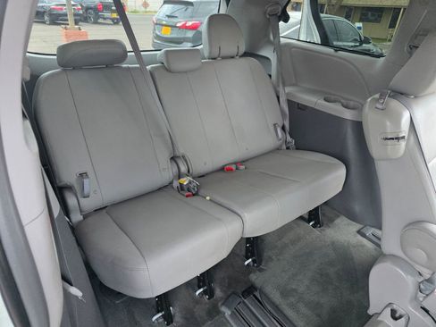 Used 2017 Toyota Sienna XLE w/ XLE Navigation Package image 34