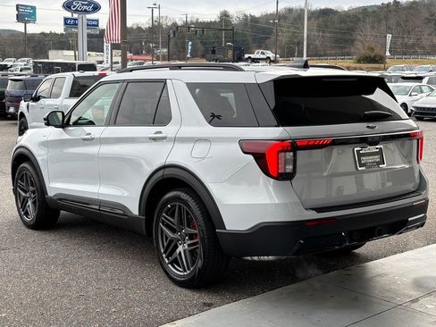 New 2026 Ford Explorer ST-Line w/ ST-Line Street Pack image 2