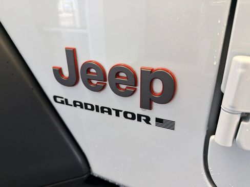 Used 2026 Jeep Gladiator Mojave AWD/4WD image 10