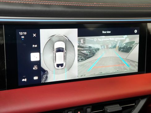 Certified 2025 Porsche Macan 4S Electric AWD/4WD image 33