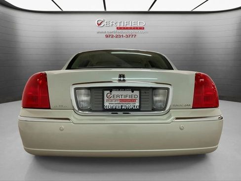 Used 2005 Lincoln Town Car Signature image 72