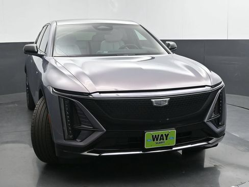 Used 2024 Cadillac Lyriq Sport AWD/4WD image 34
