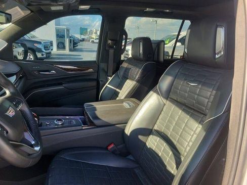 Certified 2023 Cadillac Escalade ESV Sport Platinum AWD/4WD image 13