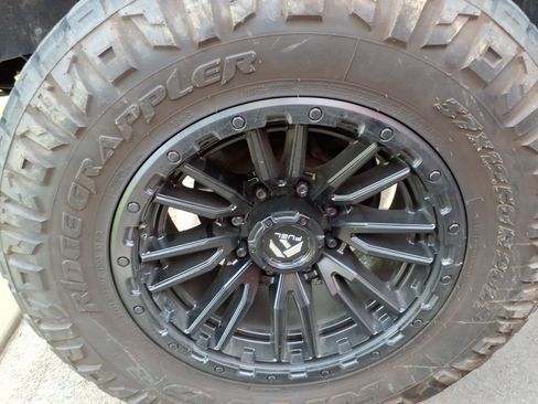 Used 2023 GMC Sierra 2500 AT4 w/ AT4 Premium Plus Package AWD/4WD image 7