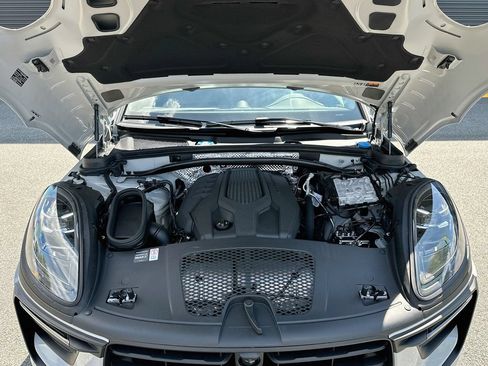 New 2026 Porsche Macan AWD/4WD image 32