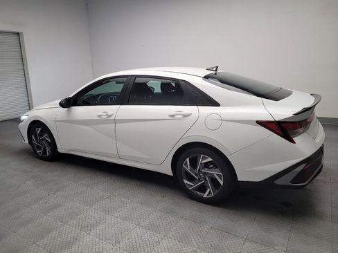Used 2025 Hyundai Elantra Sport FWD image 3