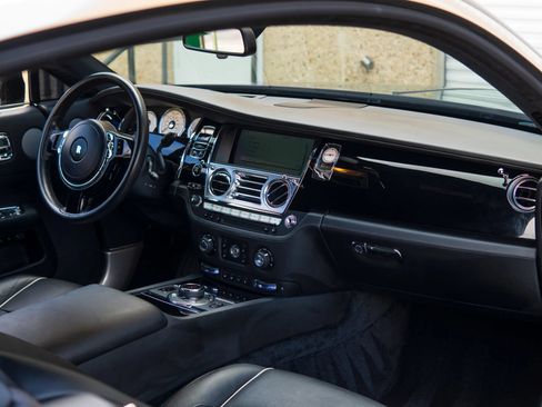 Used 2016 Rolls-Royce Wraith RWD image 35