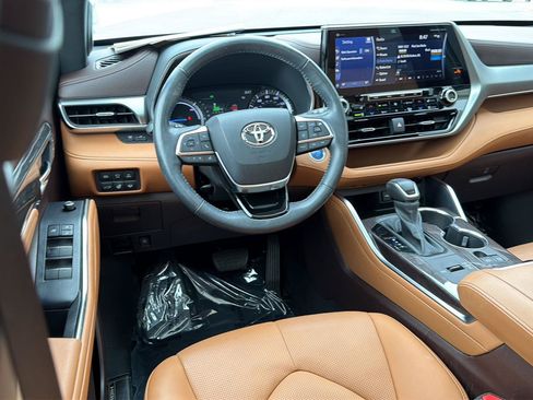 Used 2020 Toyota Highlander Platinum FWD image 19