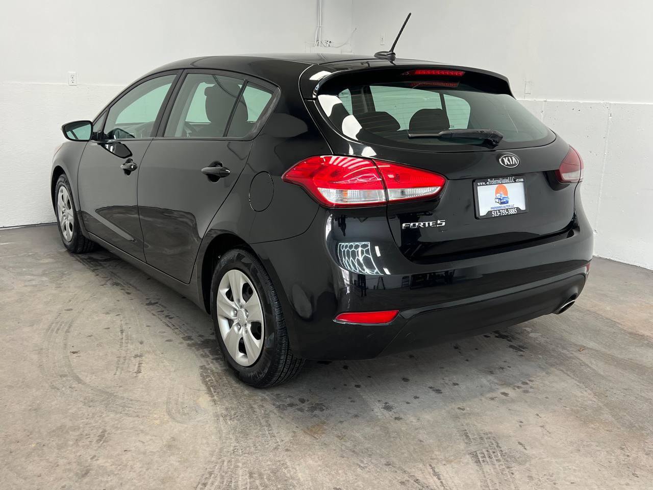 Used 2017 Kia Forte LX FWD image 4