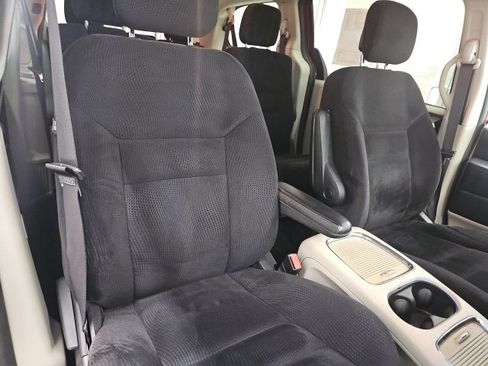 Used 2014 Dodge Grand Caravan SXT image 14