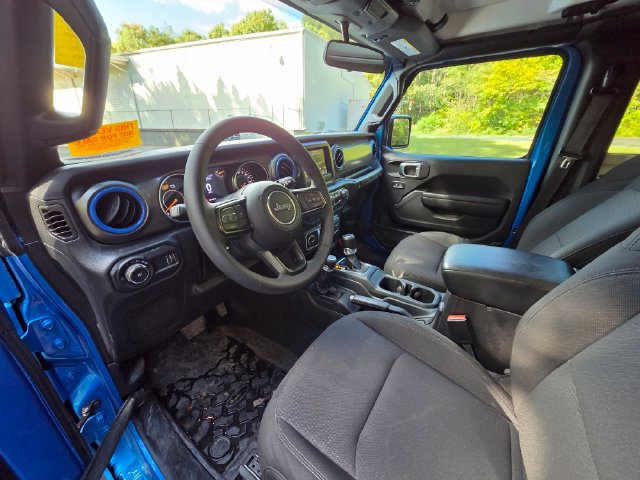 Used 2023 Jeep Wrangler Sport AWD/4WD image 18
