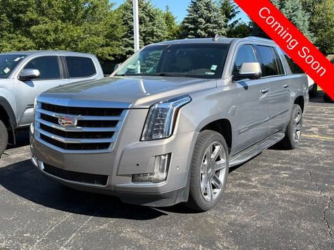 Used 2017 Cadillac Escalade ESV Luxury AWD/4WD image 3