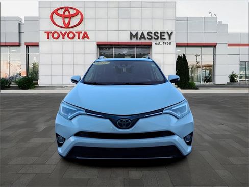 Used 2018 Toyota RAV4 Limited image 8