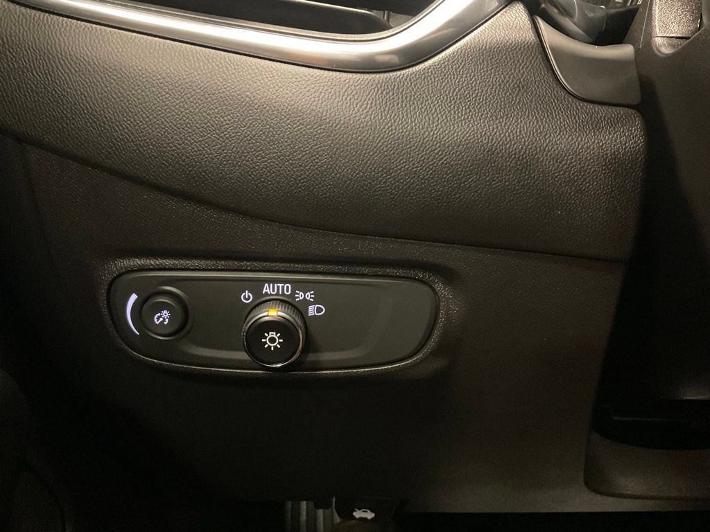 Used 2023 Chevrolet Equinox LT AWD/4WD image 18