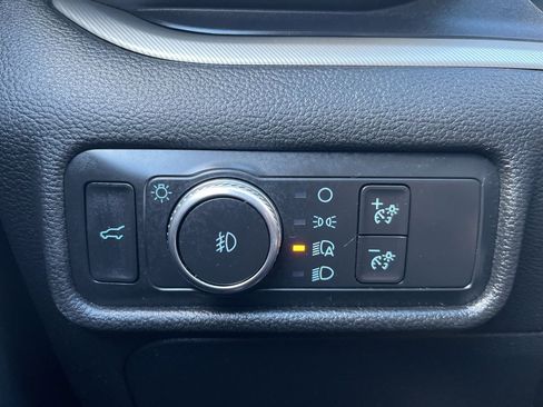 Used 2020 Ford Explorer XLT w/ Equipment Group 202A image 21