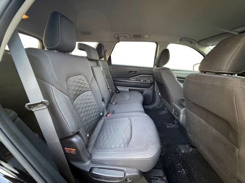 Used 2024 Nissan Pathfinder S image 26