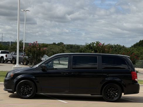 Used 2020 Dodge Grand Caravan GT FWD image 3