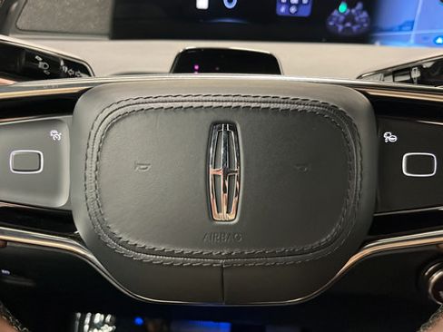 Used 2025 Lincoln Navigator L Reserve AWD/4WD image 16