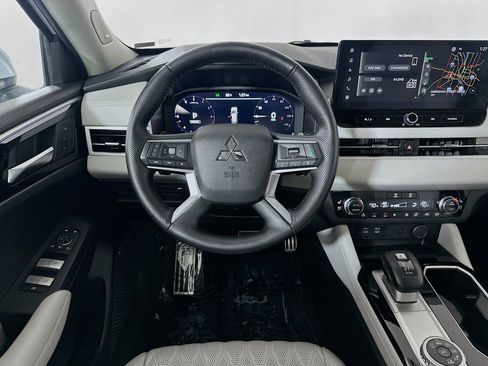 Used 2025 Mitsubishi Outlander SEL image 23