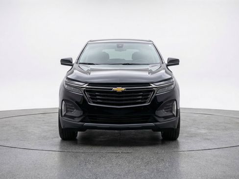 Used 2025 Chevrolet Equinox LT FWD image 2
