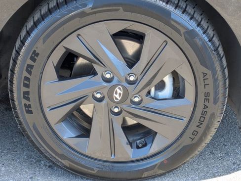 Used 2021 Hyundai Elantra SEL image 22