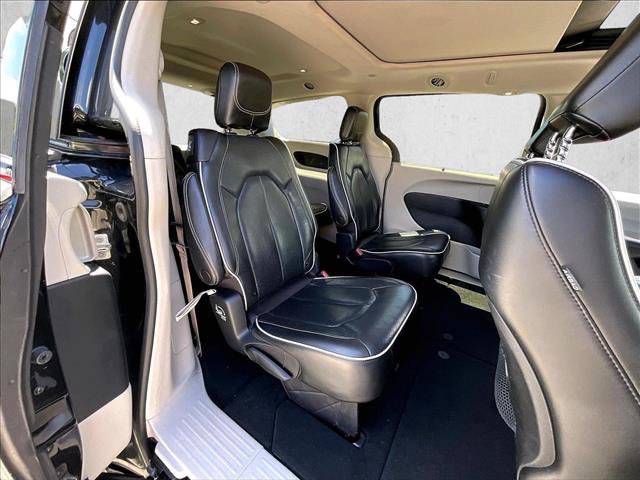 Used 2022 Chrysler Pacifica Limited FWD image 29
