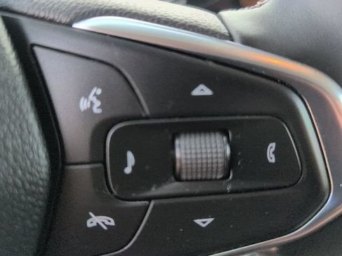 Used 2024 Chevrolet Trax LT w/ Sunroof Package FWD image 22
