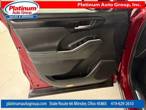 Used 2021 Toyota Highlander XSE FWD image 28