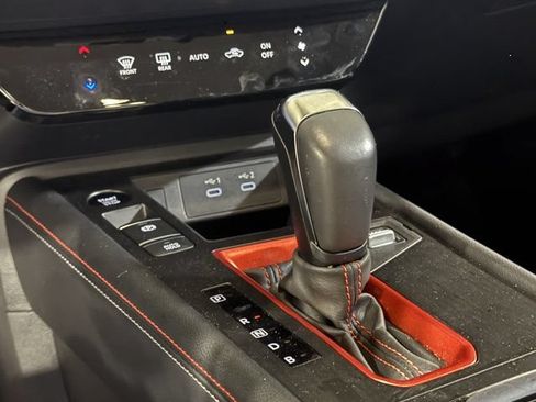Used 2025 Nissan Kicks SR AWD/4WD image 11